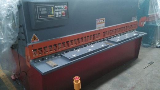 Гильотинные ножницы Quasar QC12Y-4х2500  Волгоград